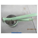 VINTAGE KITCHEN PRESS