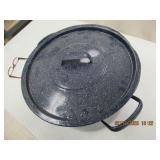 ENAMEL POT & ICE CREAM FREEZER