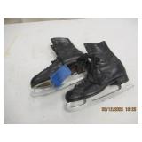VINTAGE ICE SKATES
