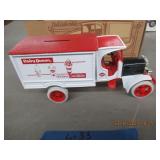 DAIRY QUEEN 1925 KENWORTH ERTL DIECAST BANK