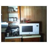 Microwae/toaster/glasses