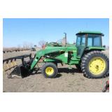JD 4240 W/ Cab & loader