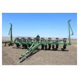 JD 7200 8 Row Max Emerse Planter