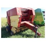 New Holland 853 round baler
