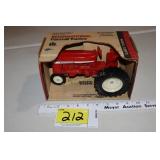 International tractor Ertl in box 1/16