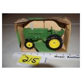 John Deere Model M 1/16 Ertl in box