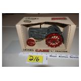 Case L Tractor Ertl 1/16 in box