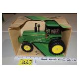 John Deere MFWD Tractor 1/16 Ertl in box