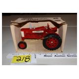 Farmall 350 Ertl 1/16 in box