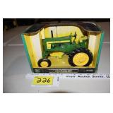 John Deere 620 Ertl 1/16 in box