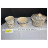 3 Roseville sponge pieces