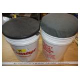 2 buckets w/seats & rags