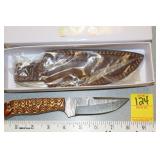 Damascus blade knife with sheath