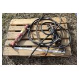 2 hydraulic cylinders