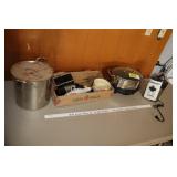 Juicer, hot plate, pans, filet knives