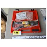 Hydraulic wire crimping tool