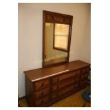 Vintage dresser w/mirror