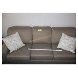 Couch. Newer Flex Steel