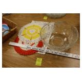 Christmas Serving Bown & Doilies