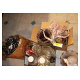 vases and floral dÃ¯Â¿Â½cor