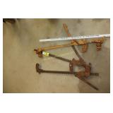 3 fence stretchers