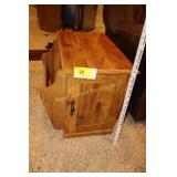 end table w/ magizine rack