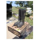 Noble Outfitter insulated mud boot 11R