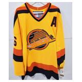 NWT Vancouver Canucks Linden #16 jersey. Size 52