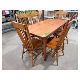 Lovely wooden dining room table with 6 chairs