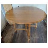 Drop leaf table