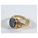 Size 11 gold ring marked 375