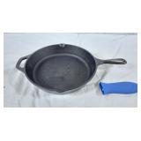 Lodge cast iron frying pan
