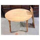 Dining room table with 12" leaf