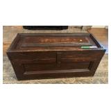 Pine wood blanket chest