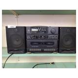 General Electric radio cd player with speakers