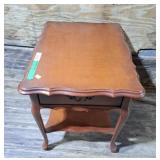 Kroehler side table with drawer