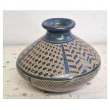 Elegant Lyda Cauo NiCaragua vase