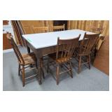 Vintage dining room table with 6 spindle back