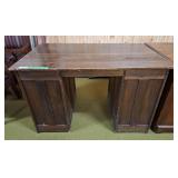 Solid wood desk! Great DIY project to make it