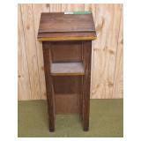 Standing lectern with shelf