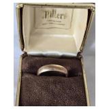 Gold Tone Vintage Band Ring not signed size 7