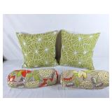 4 decorative pillows