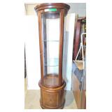 Display cabinet with curved glass panels