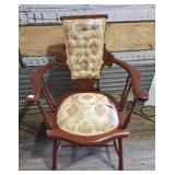 Bucket style accent chair
