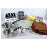 Kitchen lot! Including 4 slice toaster, strainer,
