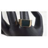 Gorgeous 10K Ring with square stone