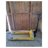 Yellow pallet jack 2500 kg