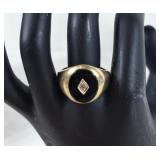 10K Oval Onyx & Diamond accent ring. Size 9.5