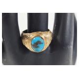 Lovely 14K ring with turquoise gemstone. Size 9