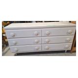 Lovely painted white 6 drawer dresser